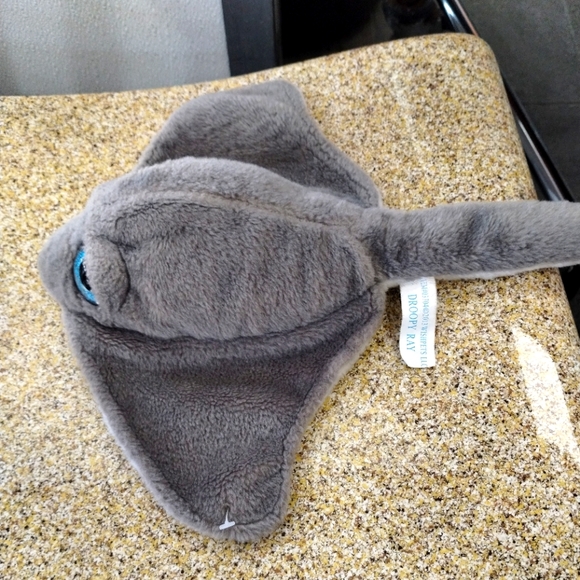 ✓Wishpets Droopy ray wide shimmery eye shimmery grey stingray plush - Picture 7 of 13